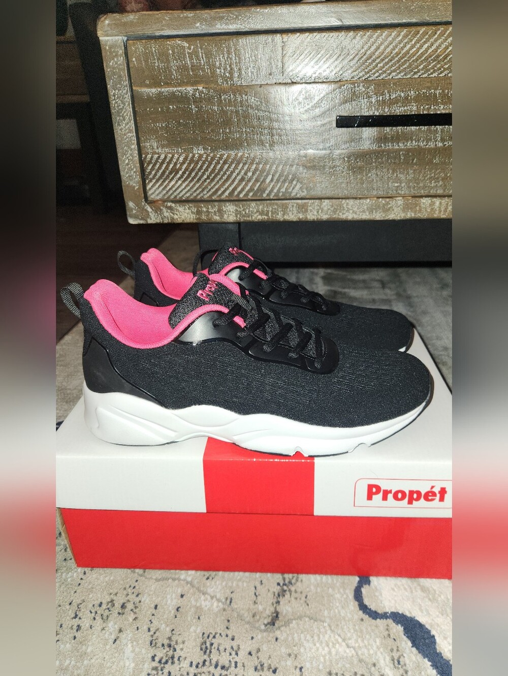 Propet Womens Stability Strive Walking Walking Sneakers Shoes. NIB 10W